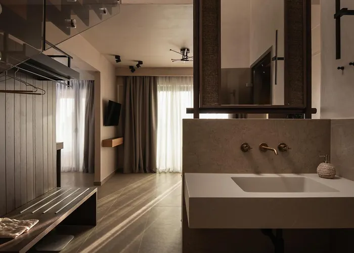 Pournari Mountain * Toróni